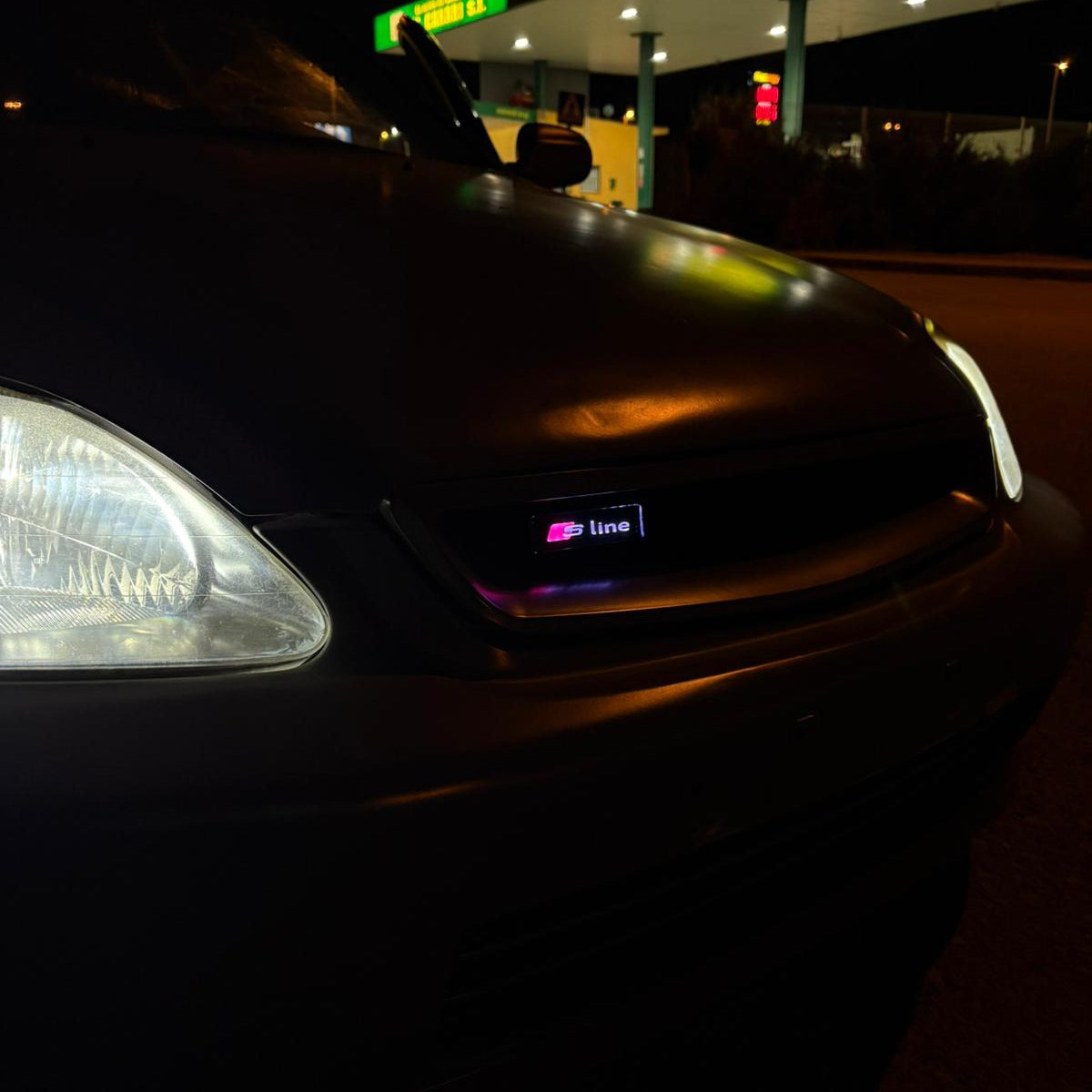 KustomLEDs™-Emblema de rejilla LED