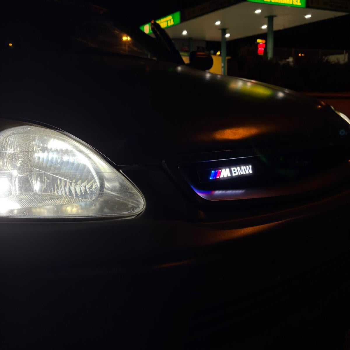 KustomLEDs™-Emblema de rejilla LED